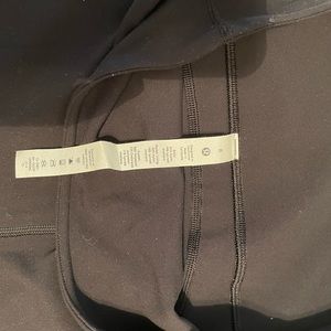 Lulu 🍋 Black Groove pants size 8